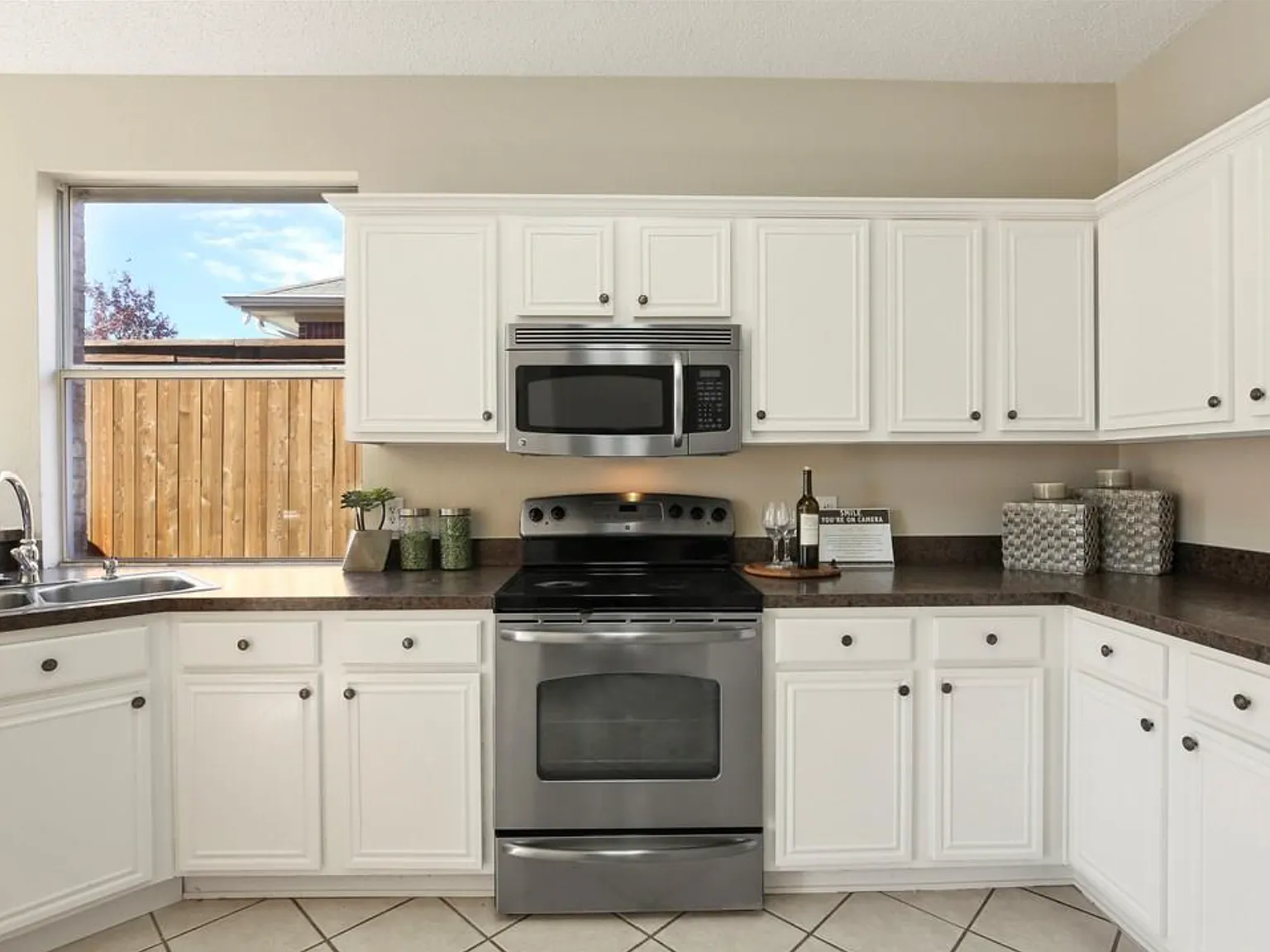 4 bed, 2654 sqft, $2,995 — Photo 4