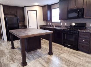 39247 Island Dr, New Boston, MI 48164