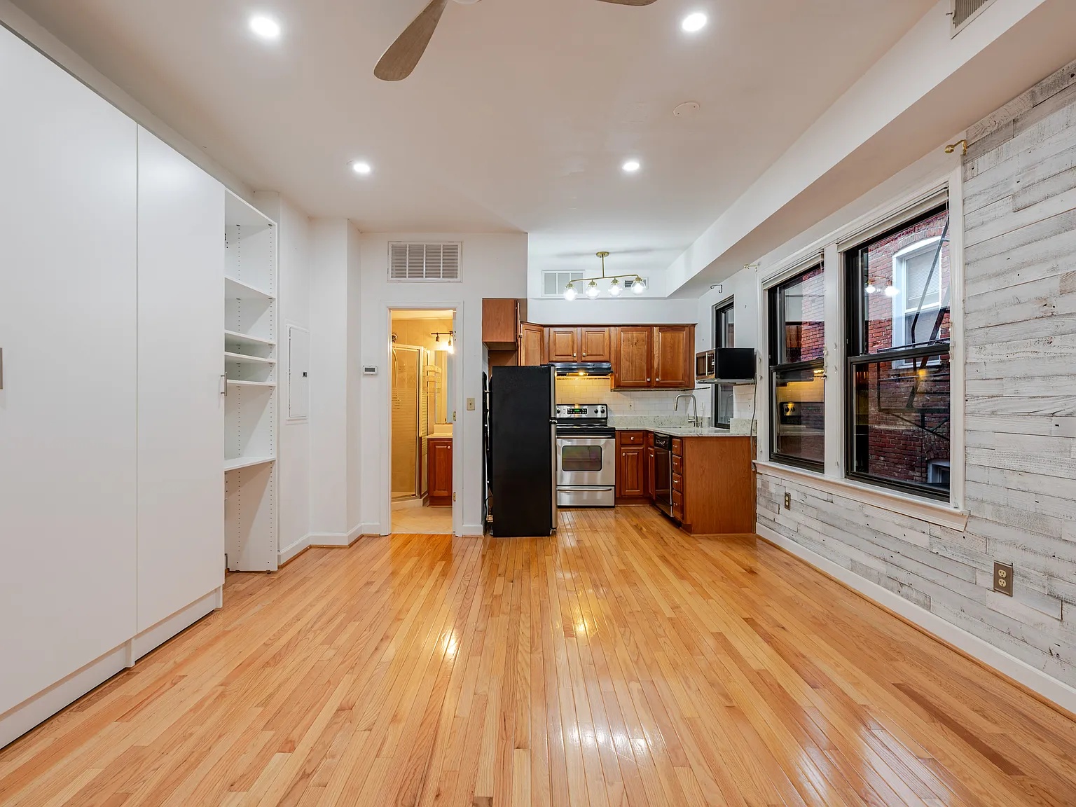 1321 Fairmont St NW — Photo 4