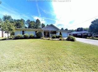 212 E Beechwood Dr, Scott Depot, WV 25560