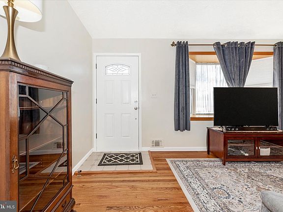 5th image of 1628 Pleasantville Dr