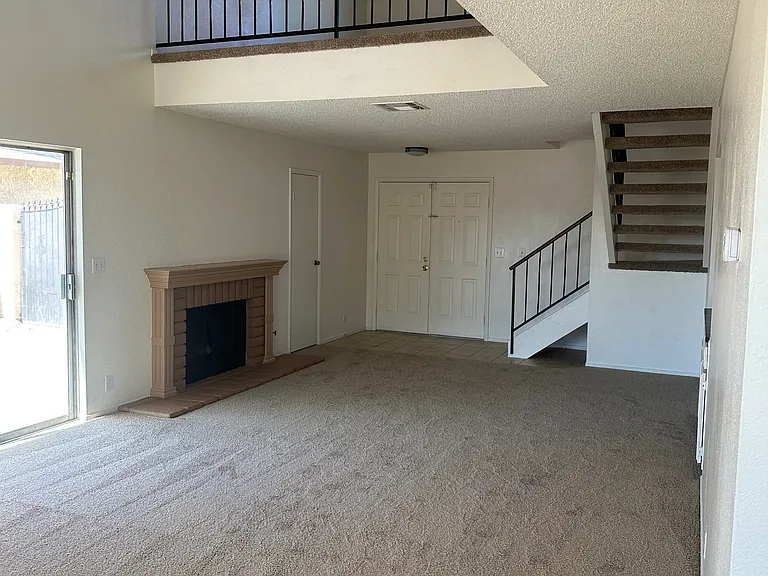 1805 Palo Alto Cir — Photo 2