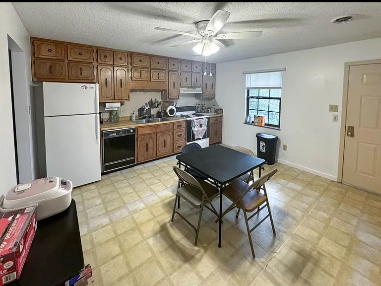 810 Highland Dr #303 — Photo 4