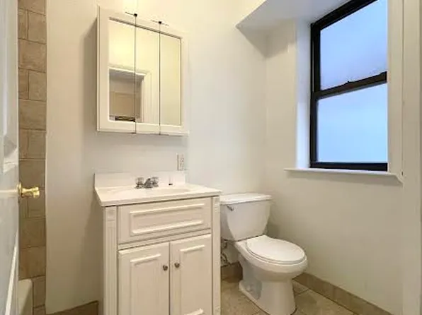 2350 Broadway image 5 of 12