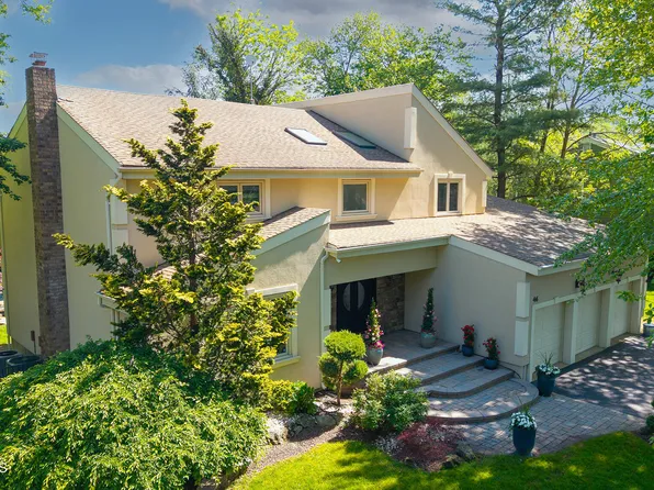 46 Thomas Drive, Manalapan, NJ 07726