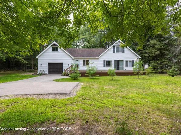 204 Reindeer Dr, Prudenville, MI 48651