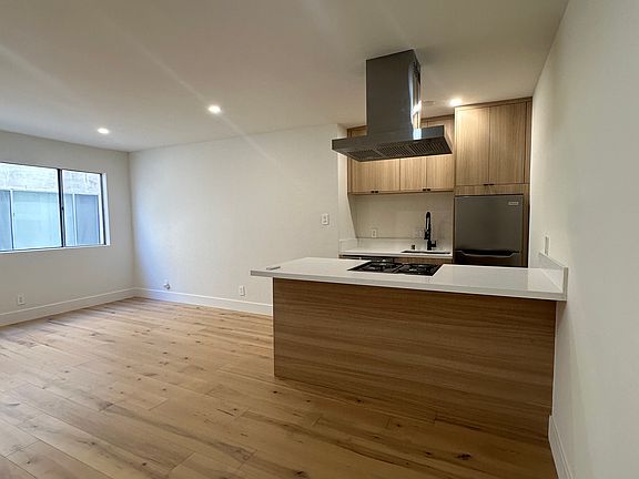 2nd image of 8227 Blackburn Ave APT 5