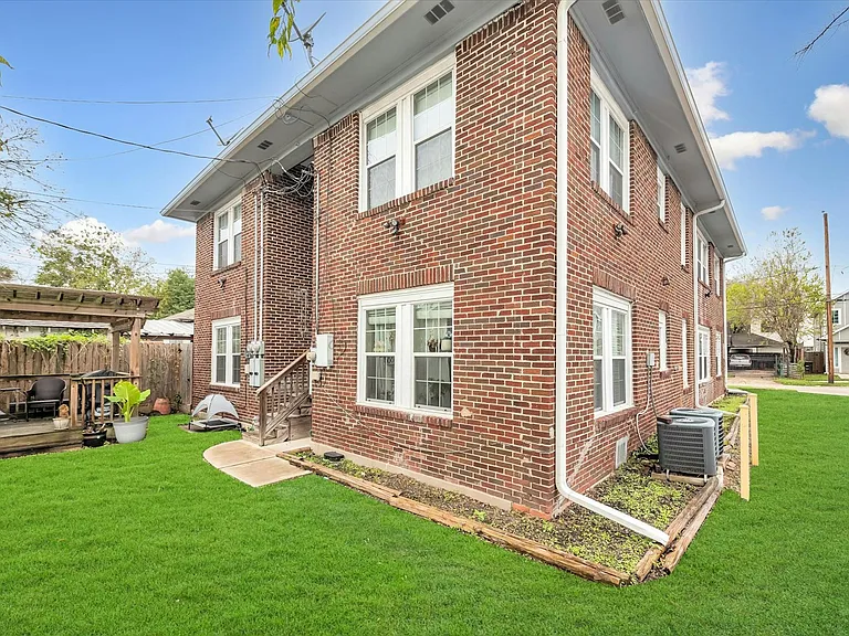 4114 Lamar St #1 — Photo 2