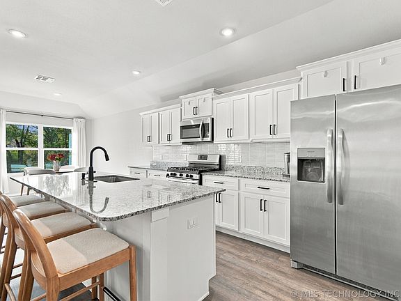 5th image of 1425 N 82nd St