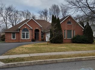 221 Taunton Dr, Carlisle, PA 17013