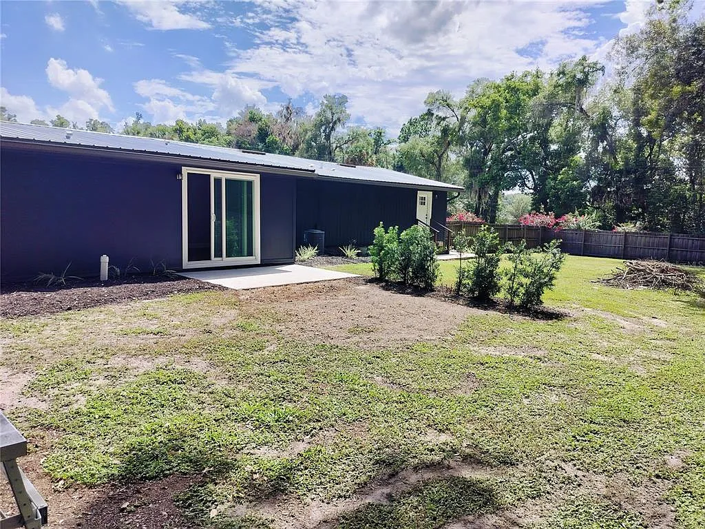 3 bed, 2.0 bath, 1200 sqft, $1,900 — Photo 3