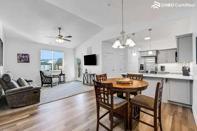 Furnished Condo Mountain View Village — Photo 1