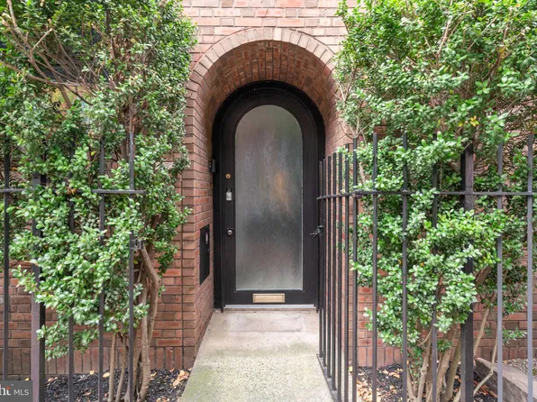 237 S 3rd St, Philadelphia, PA 19106