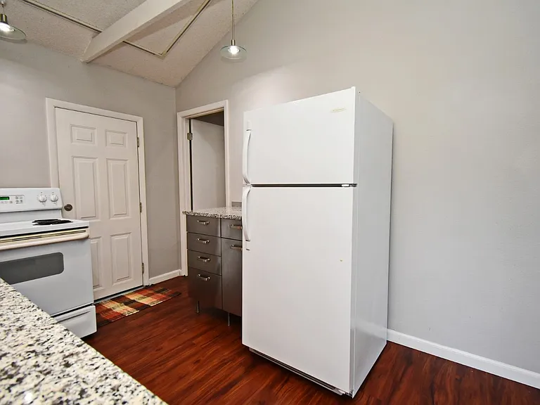 1222 Illinois St — Photo 11