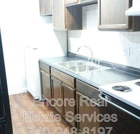4th image of 1119D Hollander St
