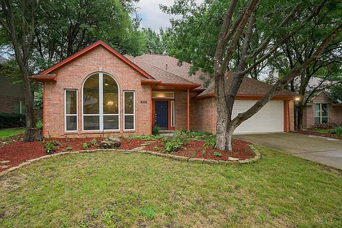 1717 Parkwood Dr Photo 1