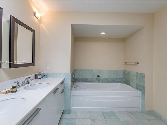 5th image of 1060 Brickell Ave APT 3017