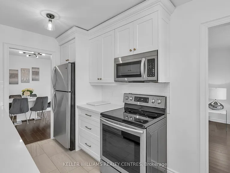 7811 Yonge St #407 — Photo 3