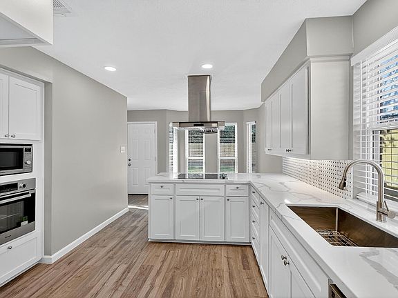 3rd image of 6522 Barrygate Dr