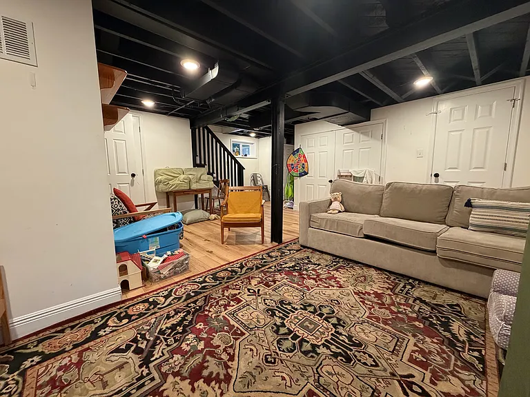 Finished basement w/full bath and bedroom.