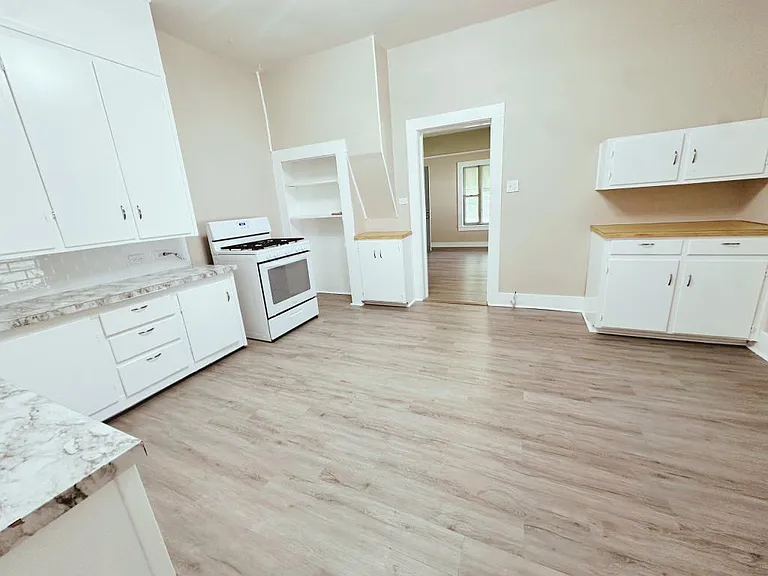 1016 Sulphur Springs Rd — Photo 4