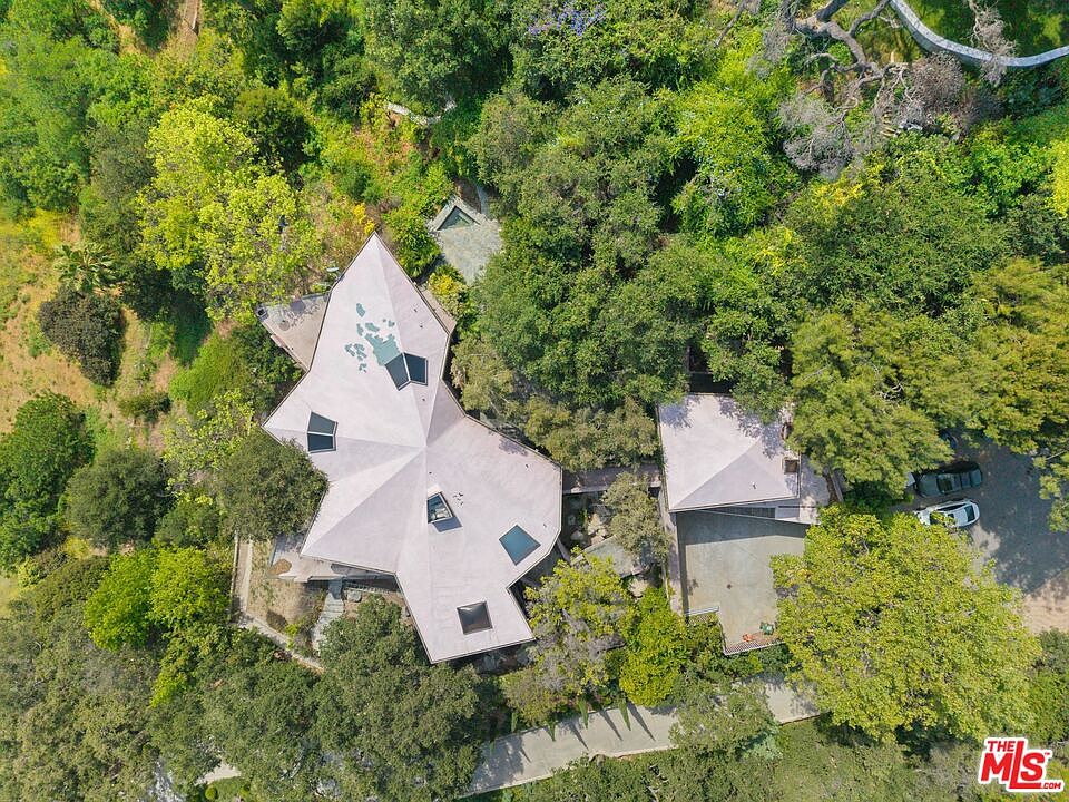 1st image of 13335 Mulholland Dr