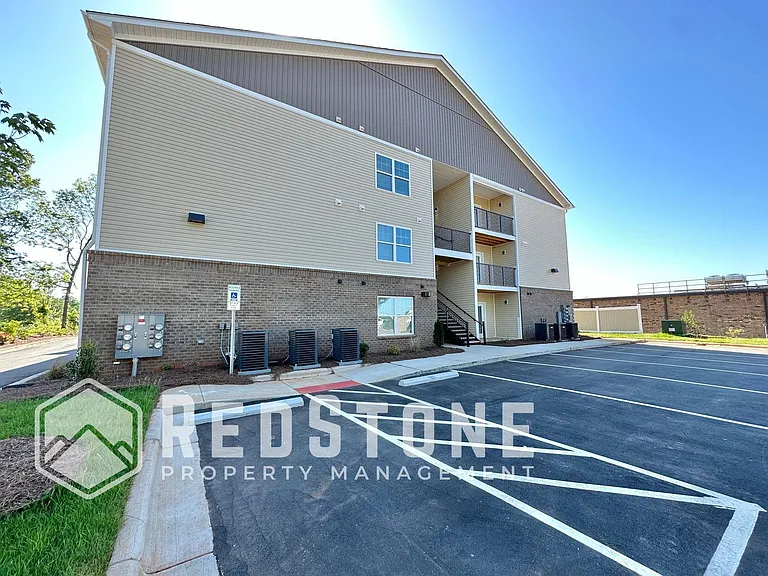 Westbrook Apartments — Photo 33