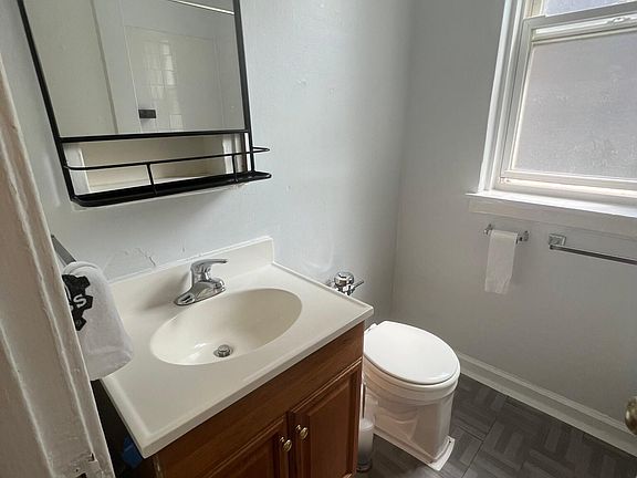 4th image of 3727 N Pine Grove Ave APT 305