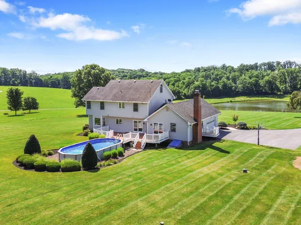 600 Turf Farm Dr, Sykesville, MD 21784