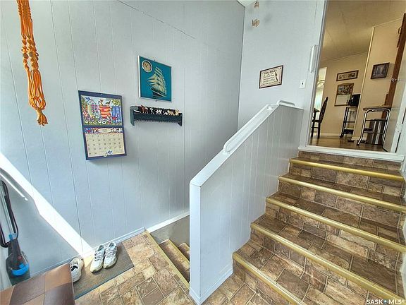 2nd image of 427 Albert St