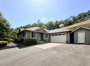 1688 NE Ruby Ct, Roseburg, OR 97470