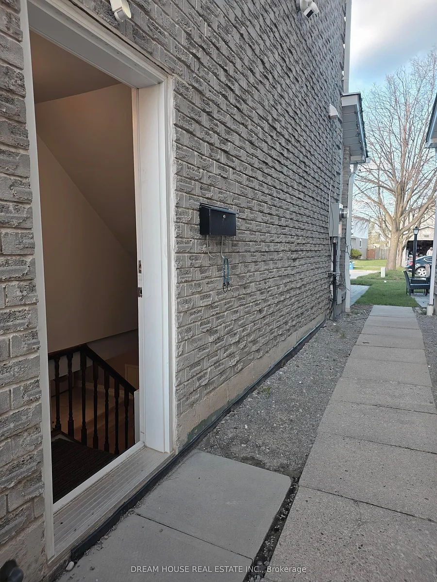 Building Photo - 1566 Marshcourt Dr #BASEMENT