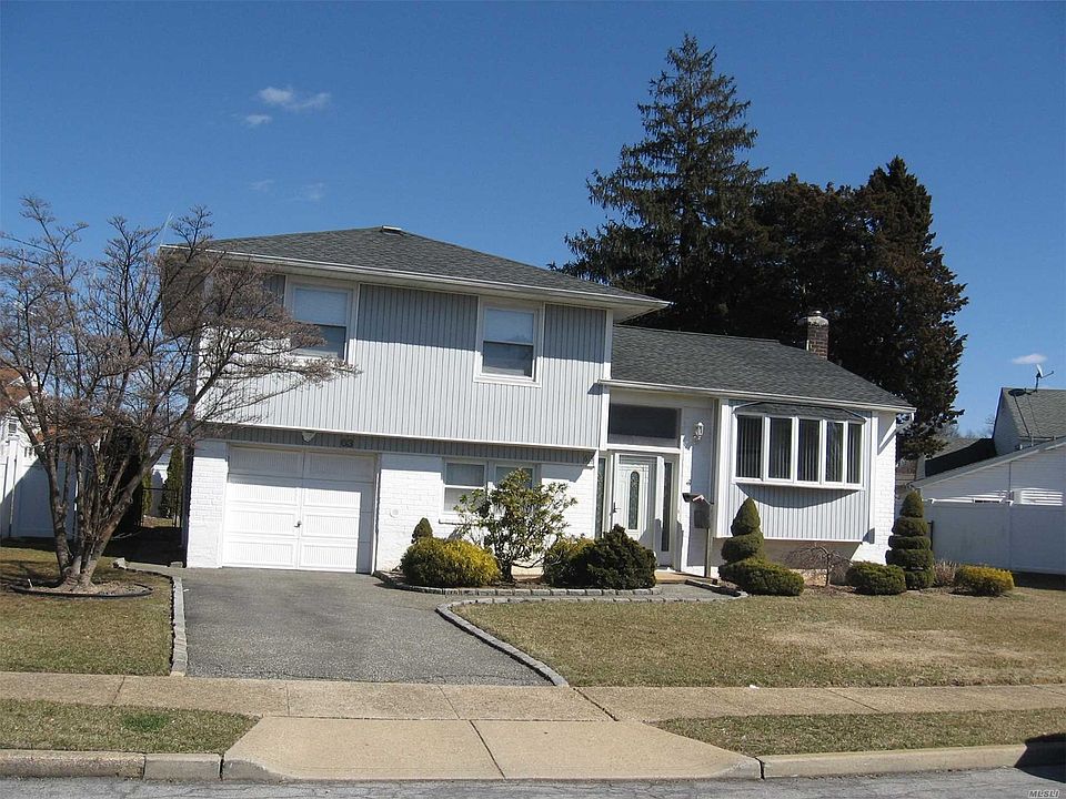 1st image of 63 Ford Dr W