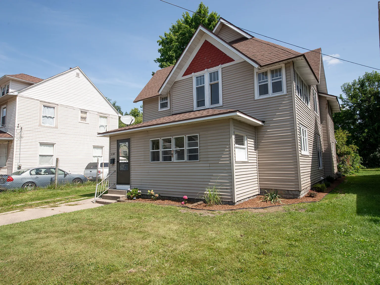 5 bed, 2101 sqft, $2,600 — Photo 3