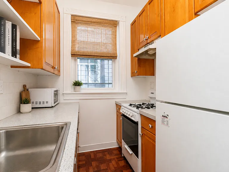 61 Quint Ave — Photo 9