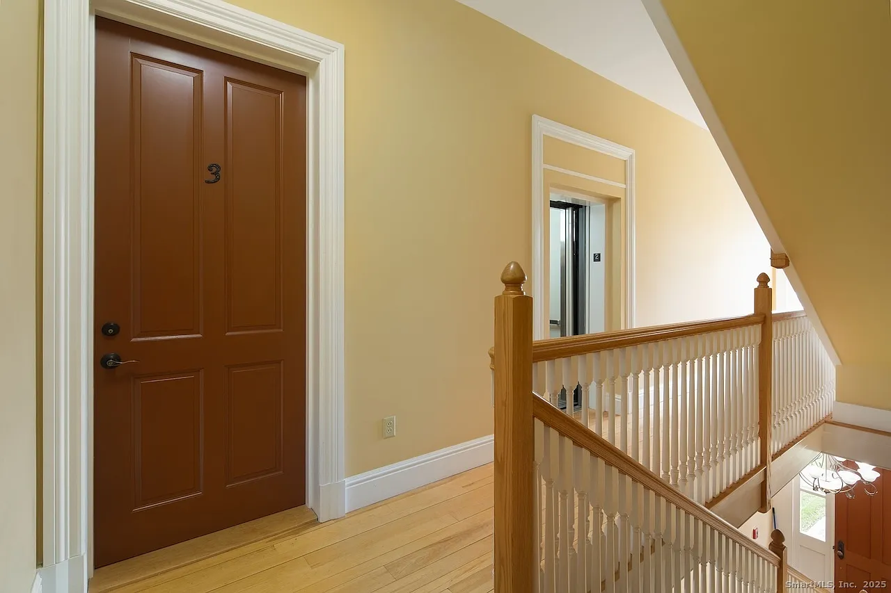 2 bed, 2.0 bath, 925 sqft, $3,850 — Photo 2