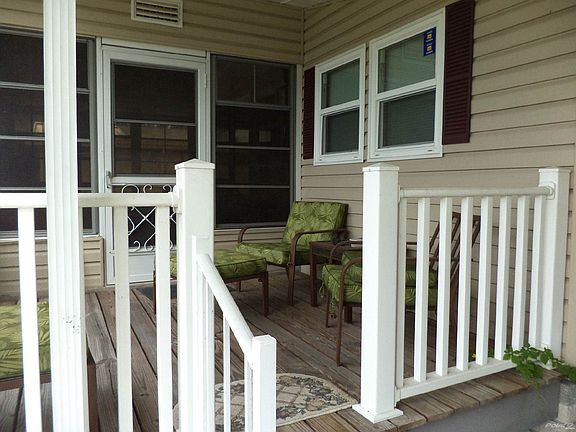 FRONT OUTDOOR PORCH