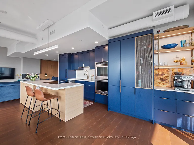 21 Lawren Harris Sq #904 — Photo 17