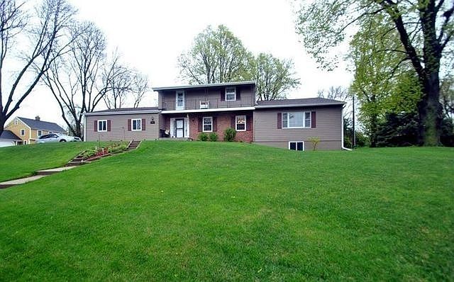 Pending: 803 Karen Dr, Yankton, SD 57078