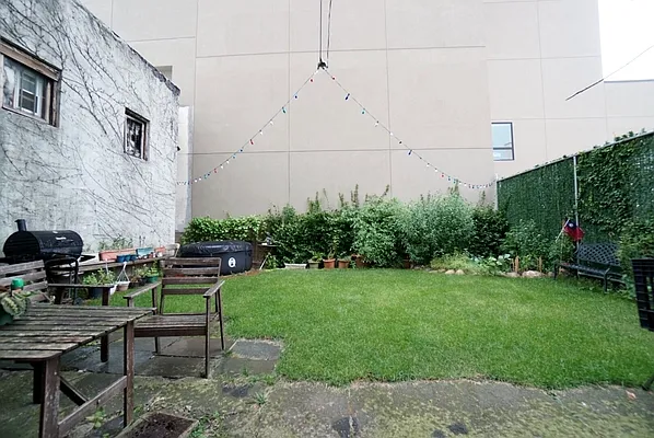 Rented by Aron Fried, LREB | media 28