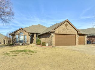 1909 SW 31st St, Moore, OK 73170