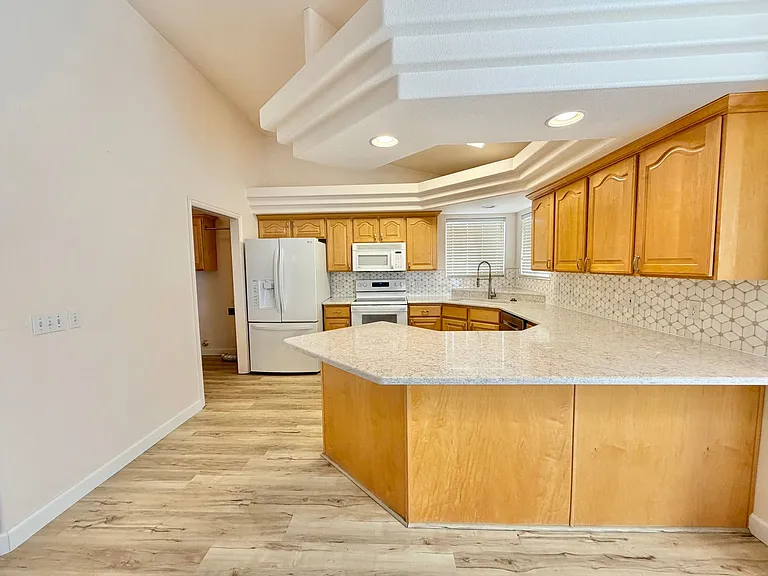498 N 300 W — Photo 20