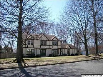 236 Yale Dr photo 1