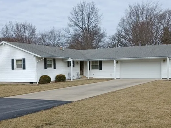 4 Cherry Ln, Villa Grove, IL 61956