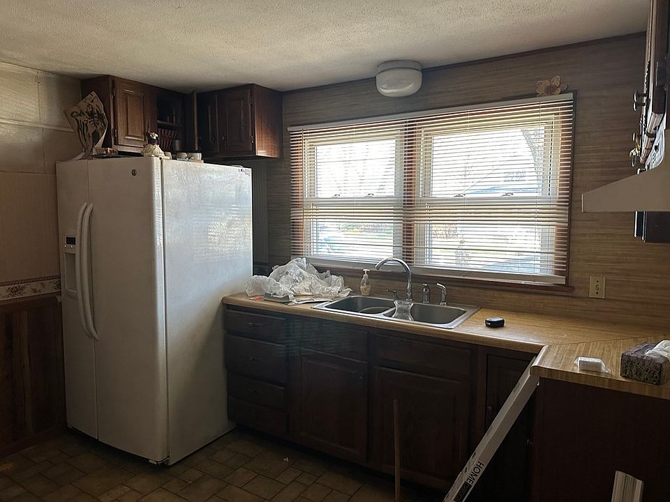 2nd image of 212 Almira Rd