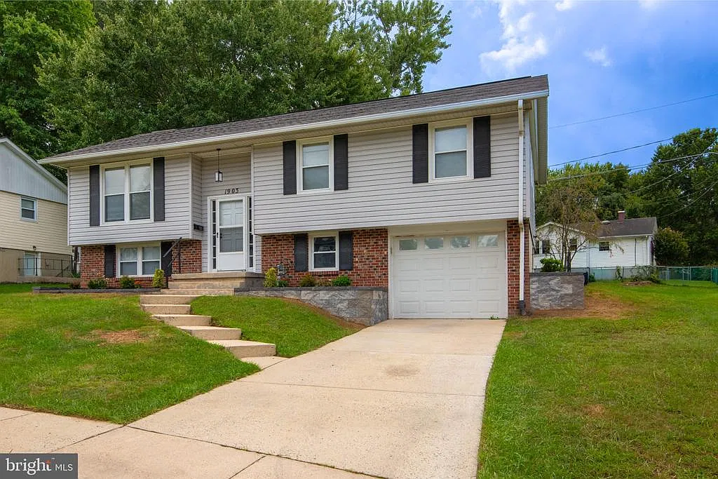 4 bed, 2.0 bath, 1977 sqft, $2,850 — Photo 3