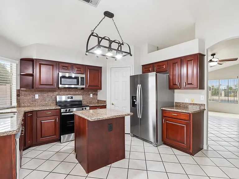8834 W Jennifer Rose Ct — Photo 2
