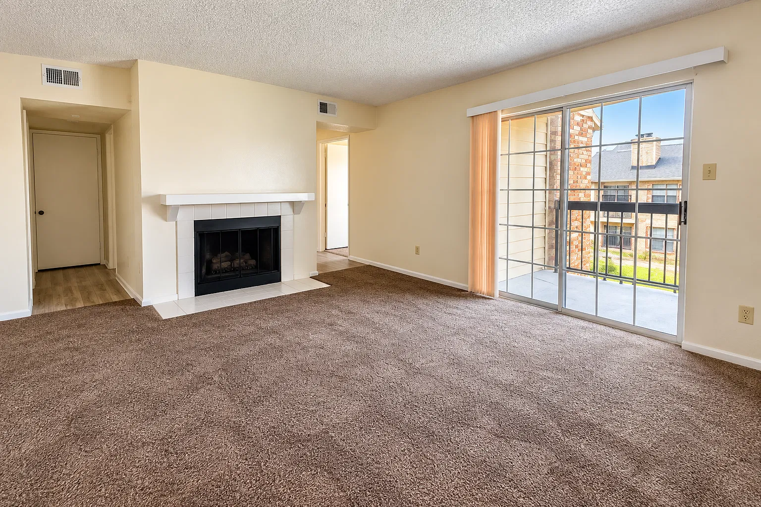 2 bed, 1000 sqft, $1,475 — Photo 1