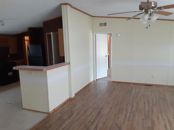 3rd image of 8601 Evergreen Ln