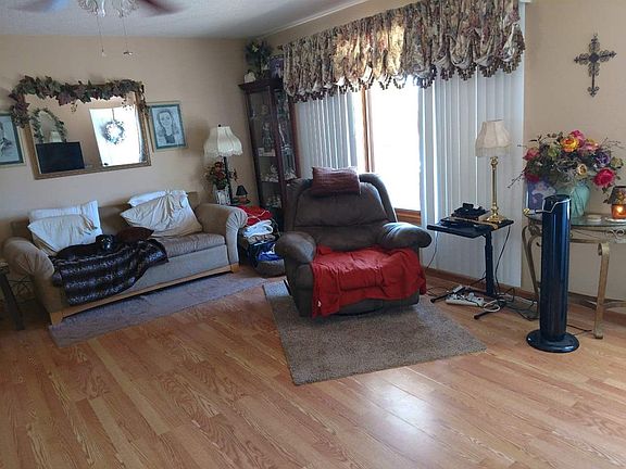 2nd image of 110 Kent St